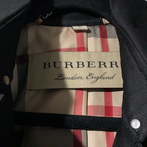 Fake Burberry trench coat - Picture 2 of 3